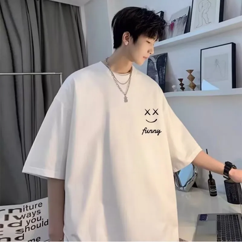 صورة النمط الياباني الأصلي الحد الأدنى وجه مبتسم مطبوعة عادية فضفاض تي شيرت M-8XL للرجال